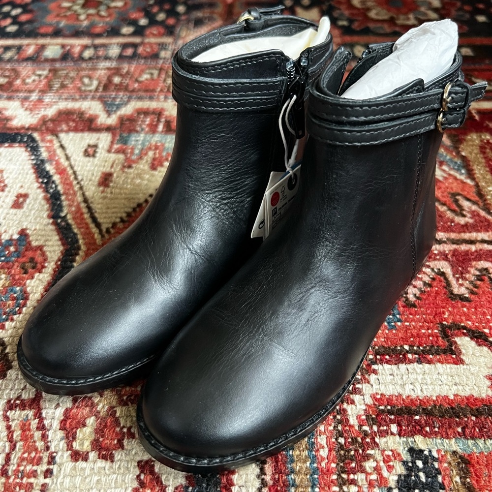 ZARA Girls Sleek black zip genuine leather boots booties Size 12.5 NWT